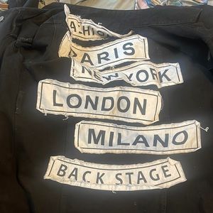 Black jean jacket never worn Side Medium
